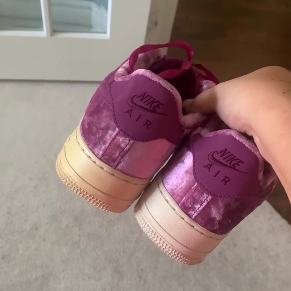 EUC Nike Air Force 1 Low Crushed Velvet (GS) - Picture 4 of 11